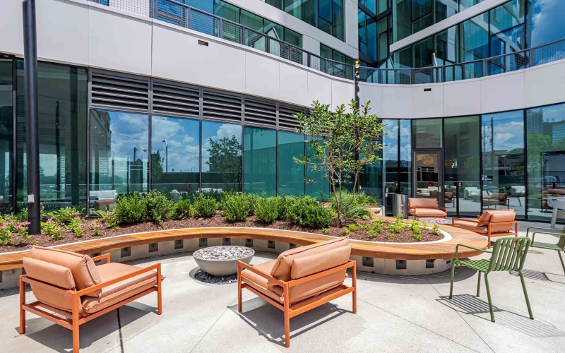 Outdoor resident courtyard at Albion Music Row